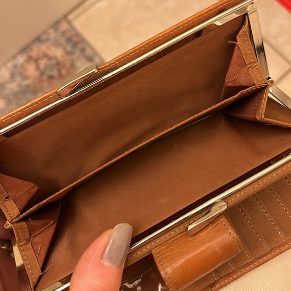 HATO HASI HEART EMBOSSED LONG WALLET - Picture 4 of 5